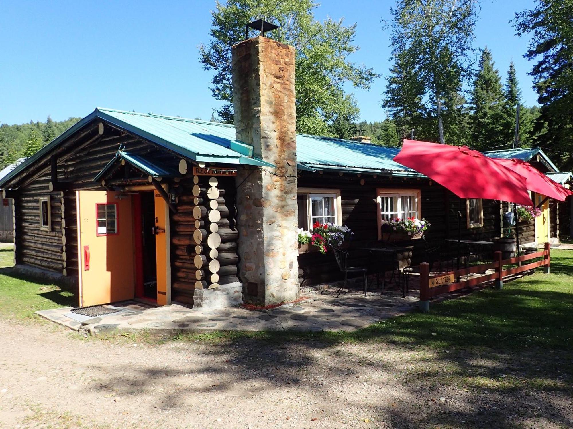 Domaine Le Bostonnais - Le Village En Bois Rond Ла Тук Екстериор снимка