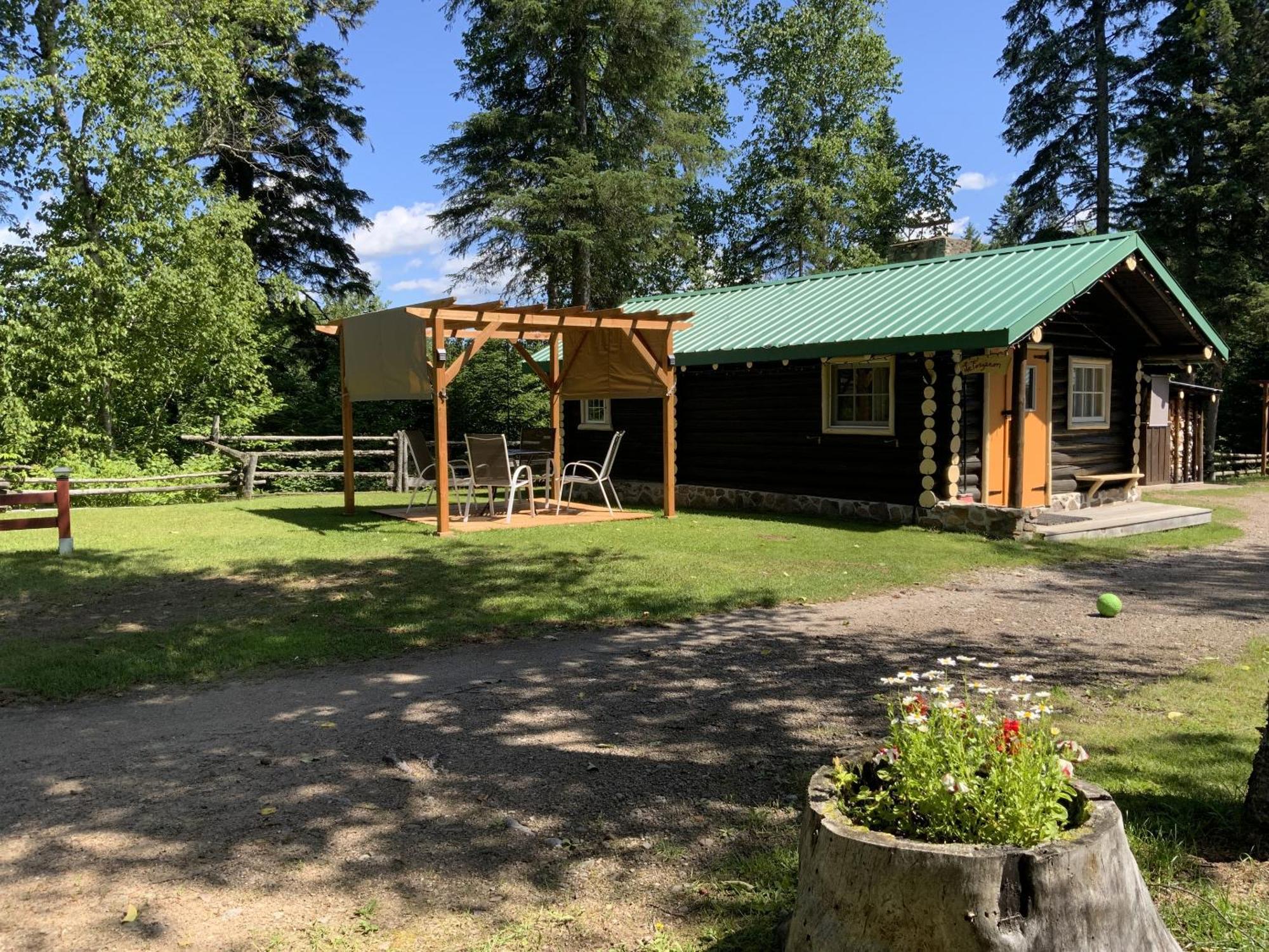 Domaine Le Bostonnais - Le Village En Bois Rond Ла Тук Стая снимка